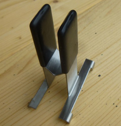 Hand hält die super leichte BF Zange